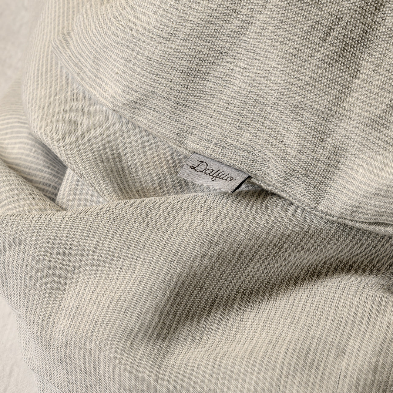 dalfilo-completo-copripiumino-in-puro-lino-righe-grigio-bianco image 2
