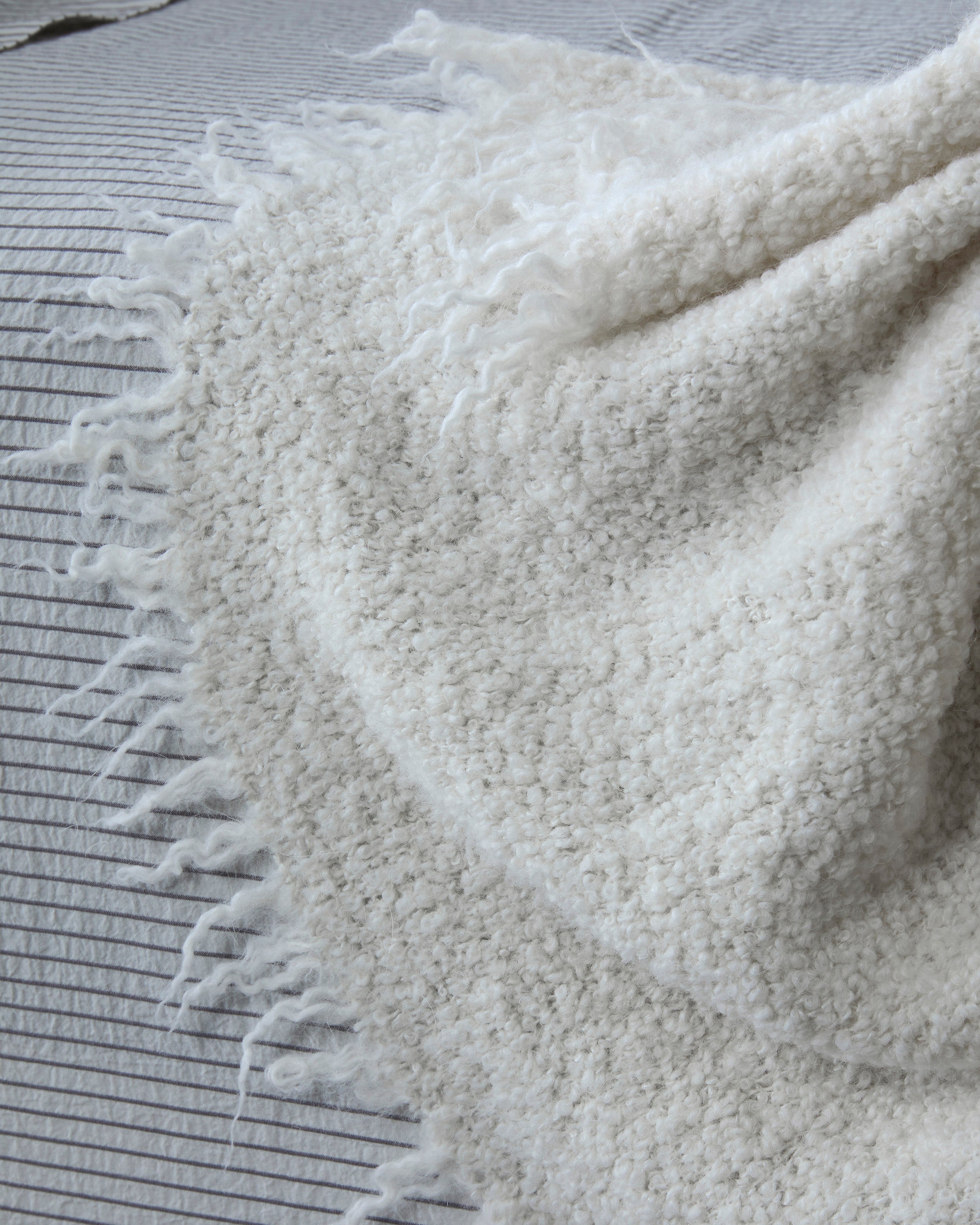 society-limonta-tuis-coperta-in-alpaca-boucl-con-frange image 2