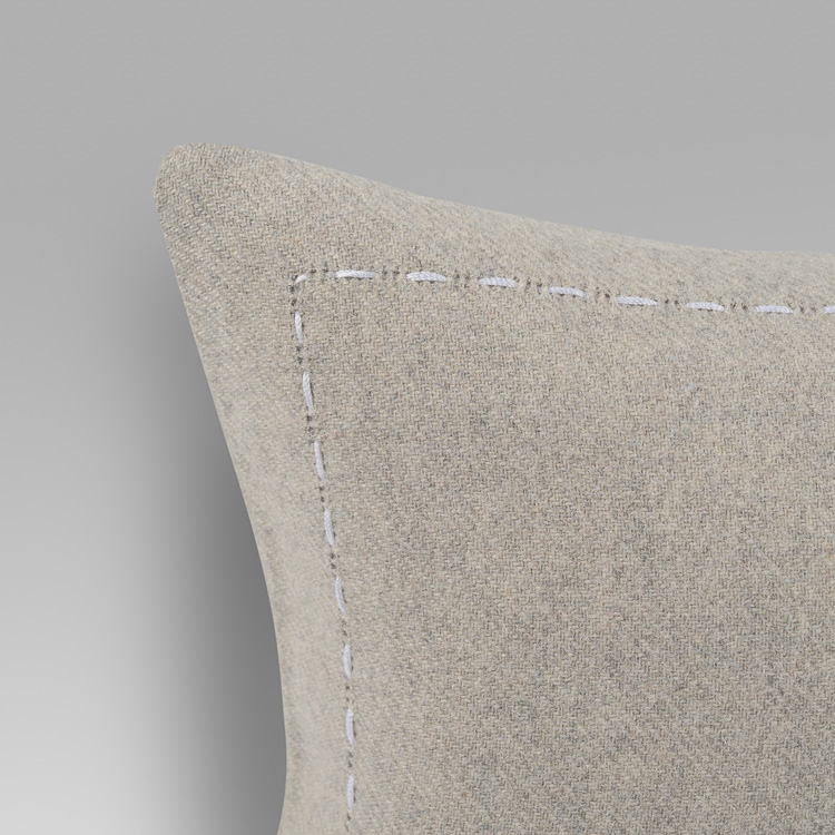 rivolta-carmignani-ecurie-d-angers-cuscino-boudoir-30x40-cashmere image 2