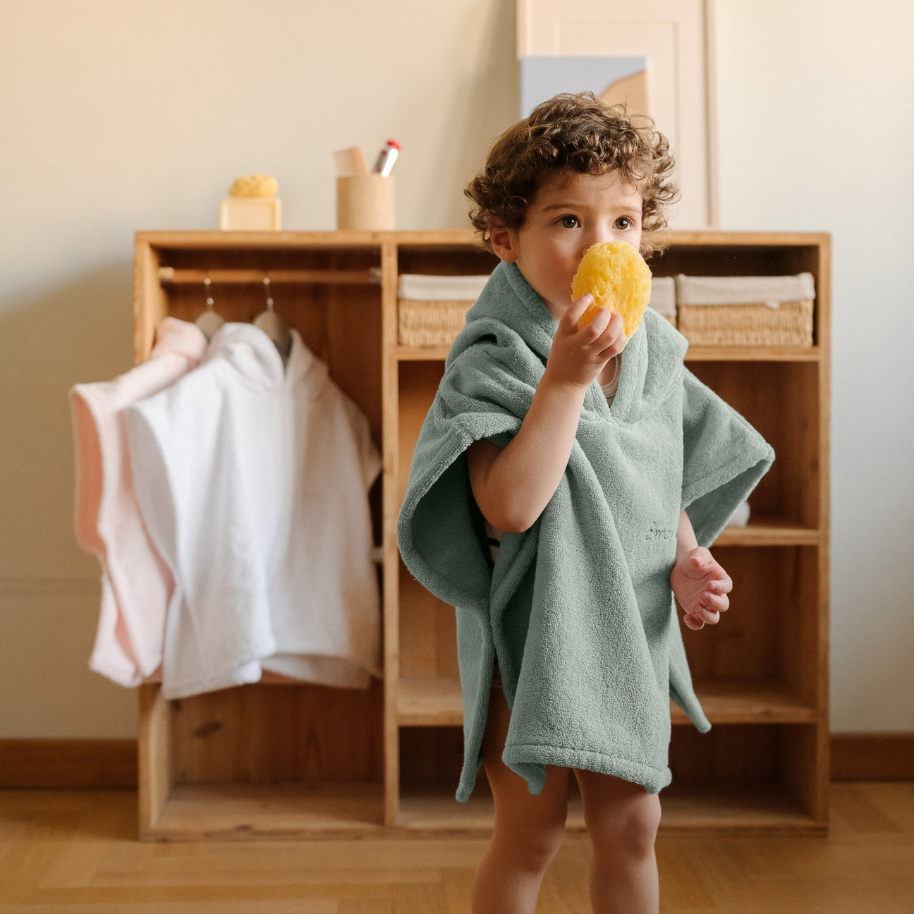 dalfilo-poncho-bimbi-in-spugna-cotone-con-cappuccio image 4