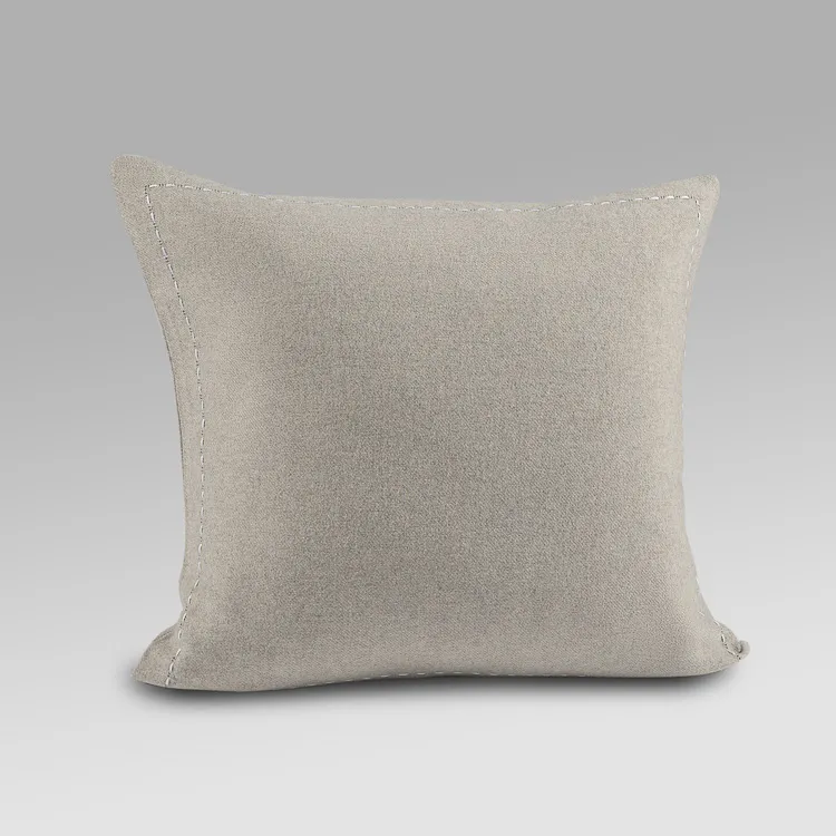 rivolta-carmignani-ecurie-d-angers-cuscino-decorativo-50x50-in-cashmere image 1