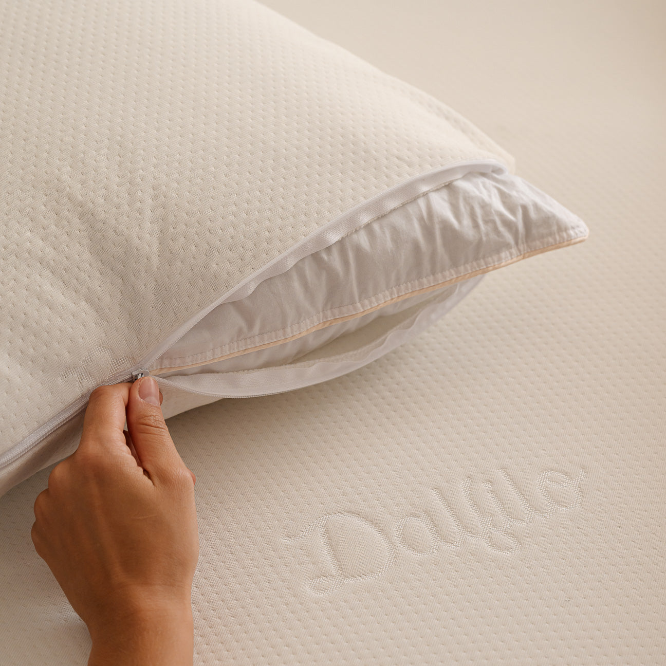 dalfilo-copricuscino-idrorepellente-antiacaro-50x80-cm-con-zip image 1