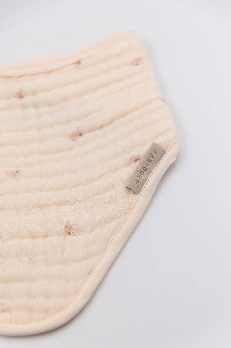 bamboom-bib-triangle-nuvola-olives-pink-414-in-mussola image 2