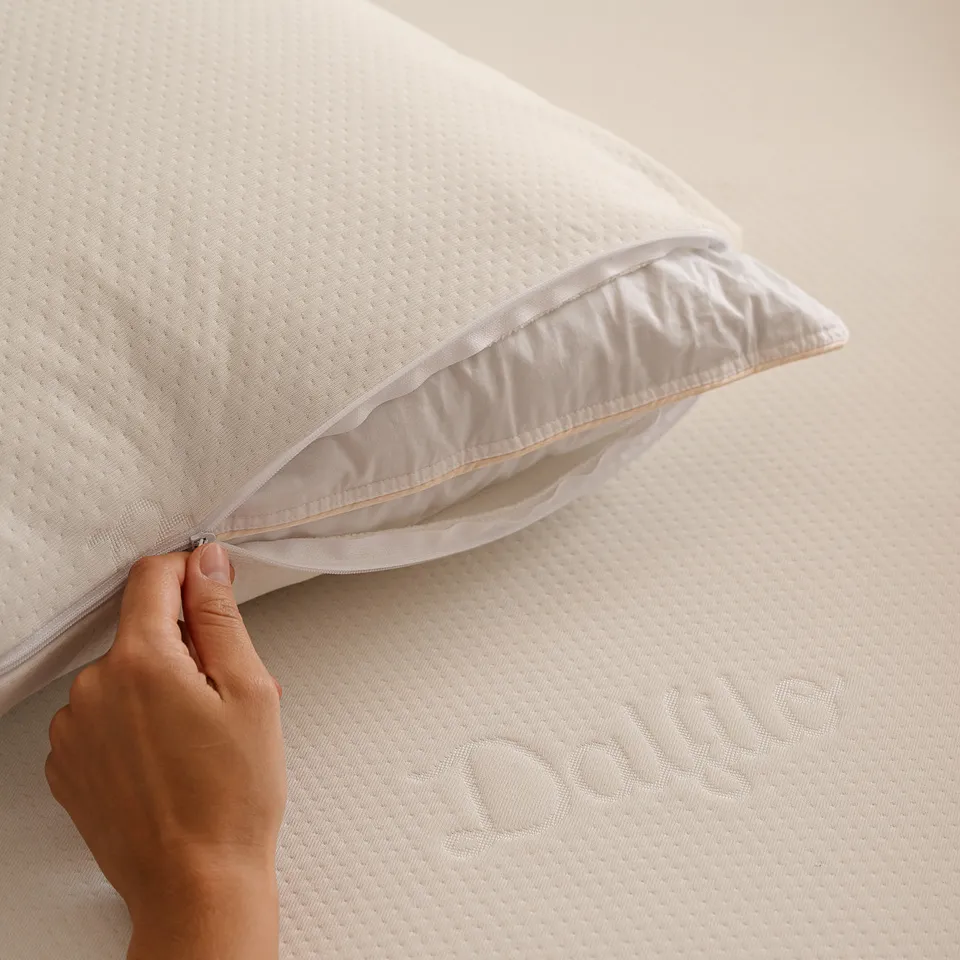dalfilo-set-2-copricuscini-idrorepellenti-antiacaro-50x80-cm image 1