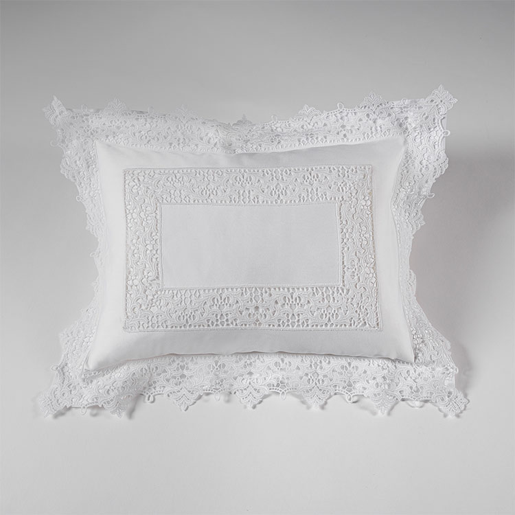 rivolta-carmignani-liberty-federa-decorativa-boudoir-30x40-cm-in-raso-con-pizzo image 1