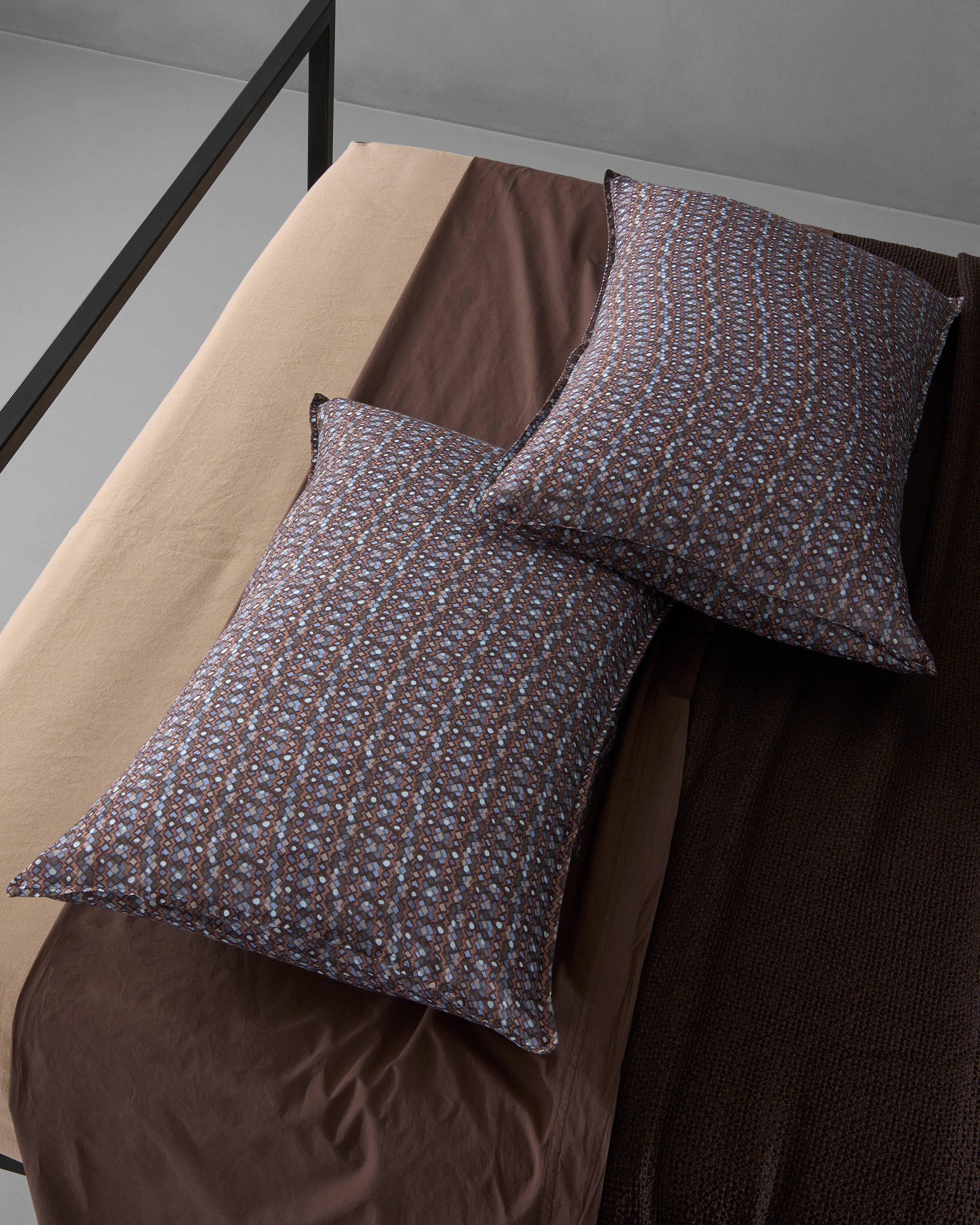 society-limonta-nap-mant-set-2-federe-in-ramie-con-motivo-geometrico image 1