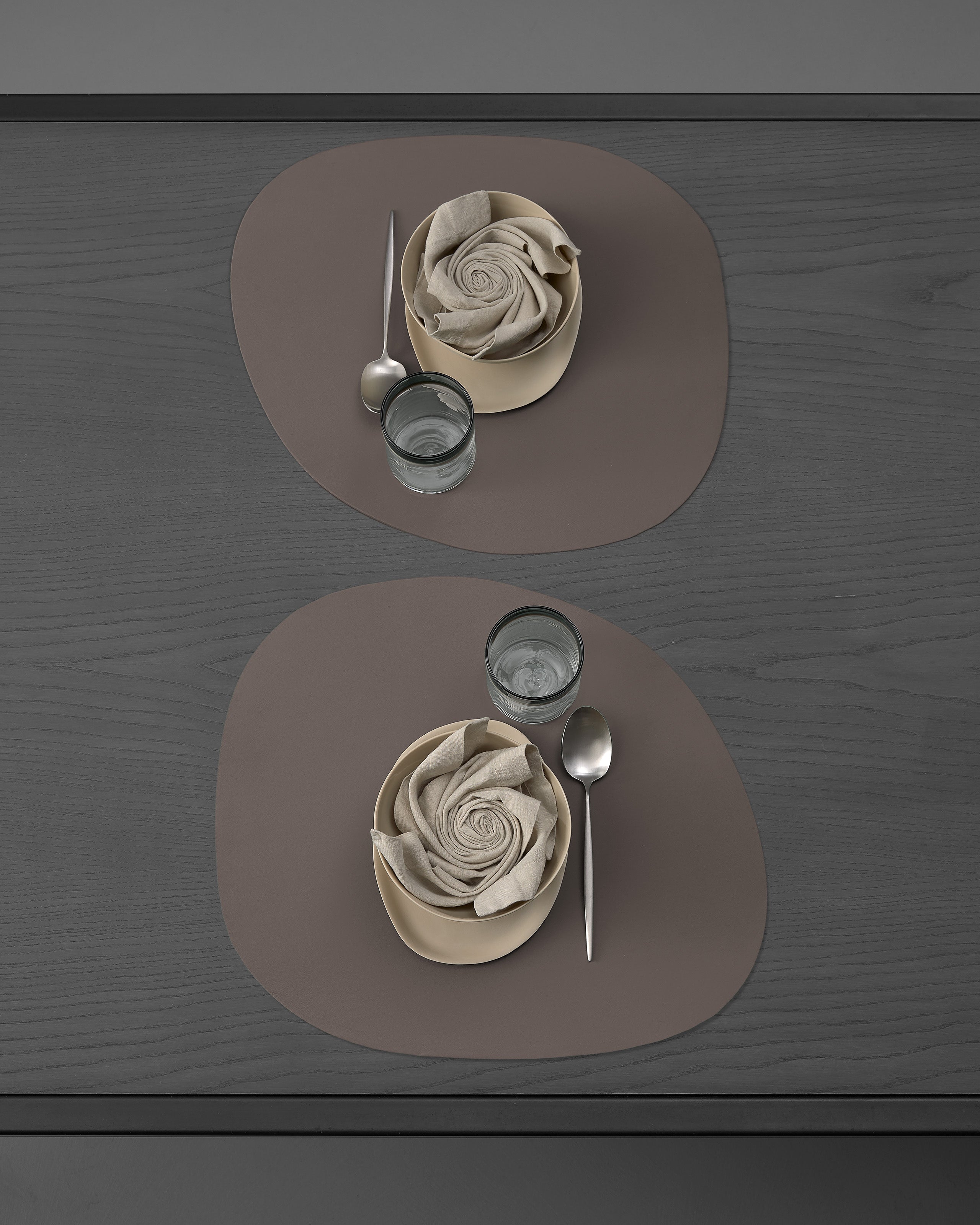 society-limonta-foam-sottopiatti-set-tavola-in-nylon-riciclato image 6