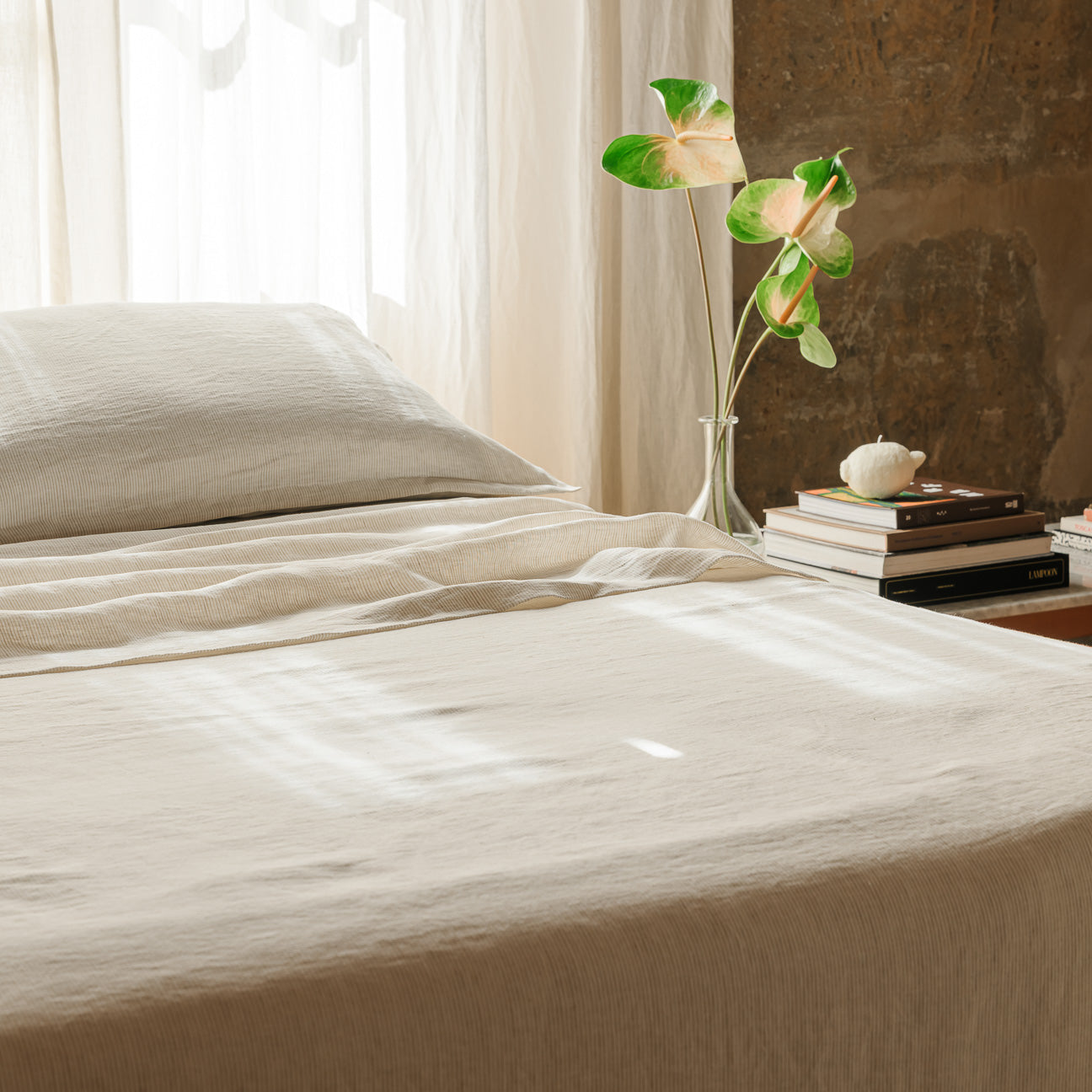 dalfilo-lenzuolo-sopra-in-puro-lino-260x300-cm-righe-crema-caffellatte image 2