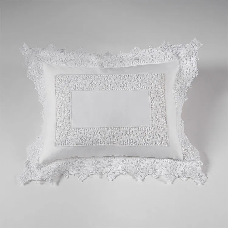 rivolta-carmignani-liberty-federa-decorativa-boudoir-30x40-cm-in-raso-con-pizzo image 1