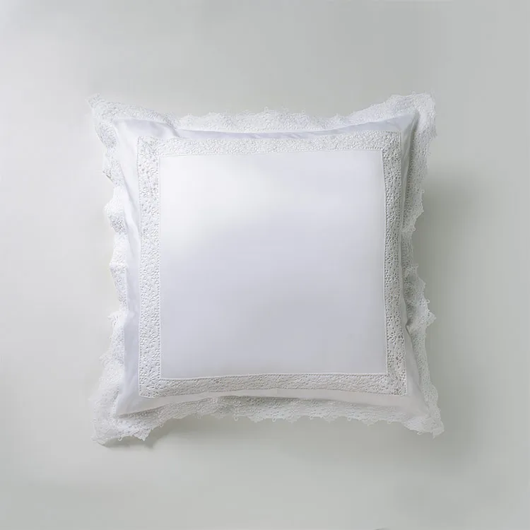 rivolta-carmignani-liberty-federa-decorativa-65x65-cm-in-raso-300-tc image 1