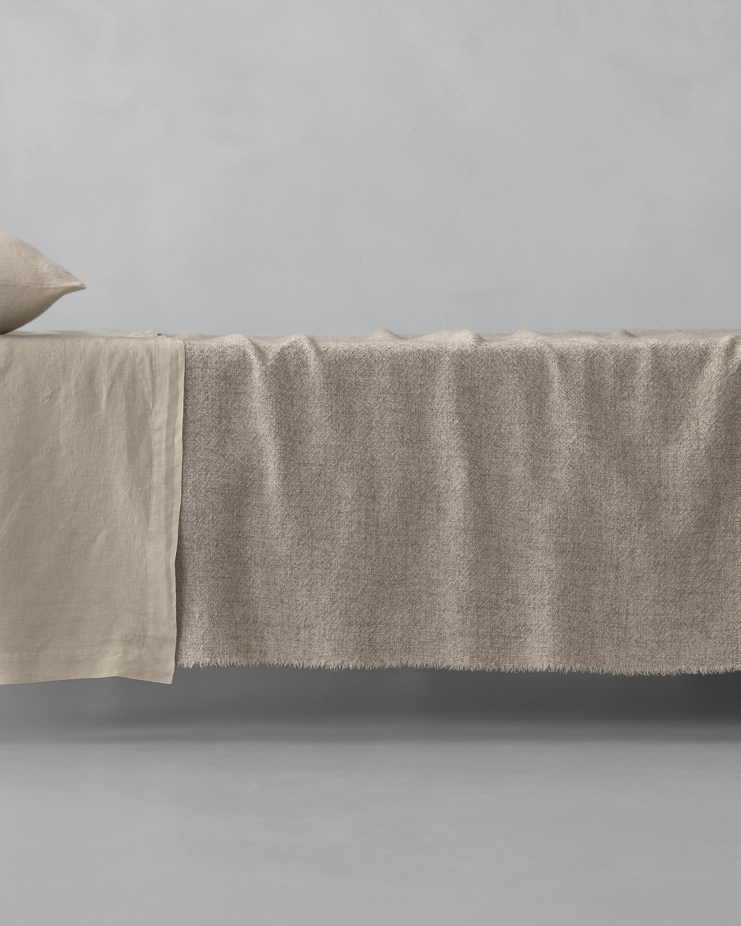 society-limonta-des-coperta-in-lana-100-con-frange image 3