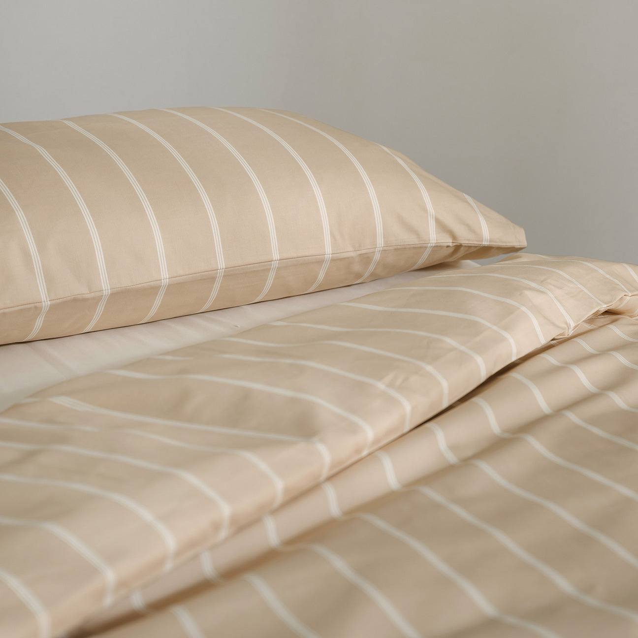 dalfilo-set-2-federe-in-percalle-righe-caffellatte-linea-classica-made-in-italy image 2
