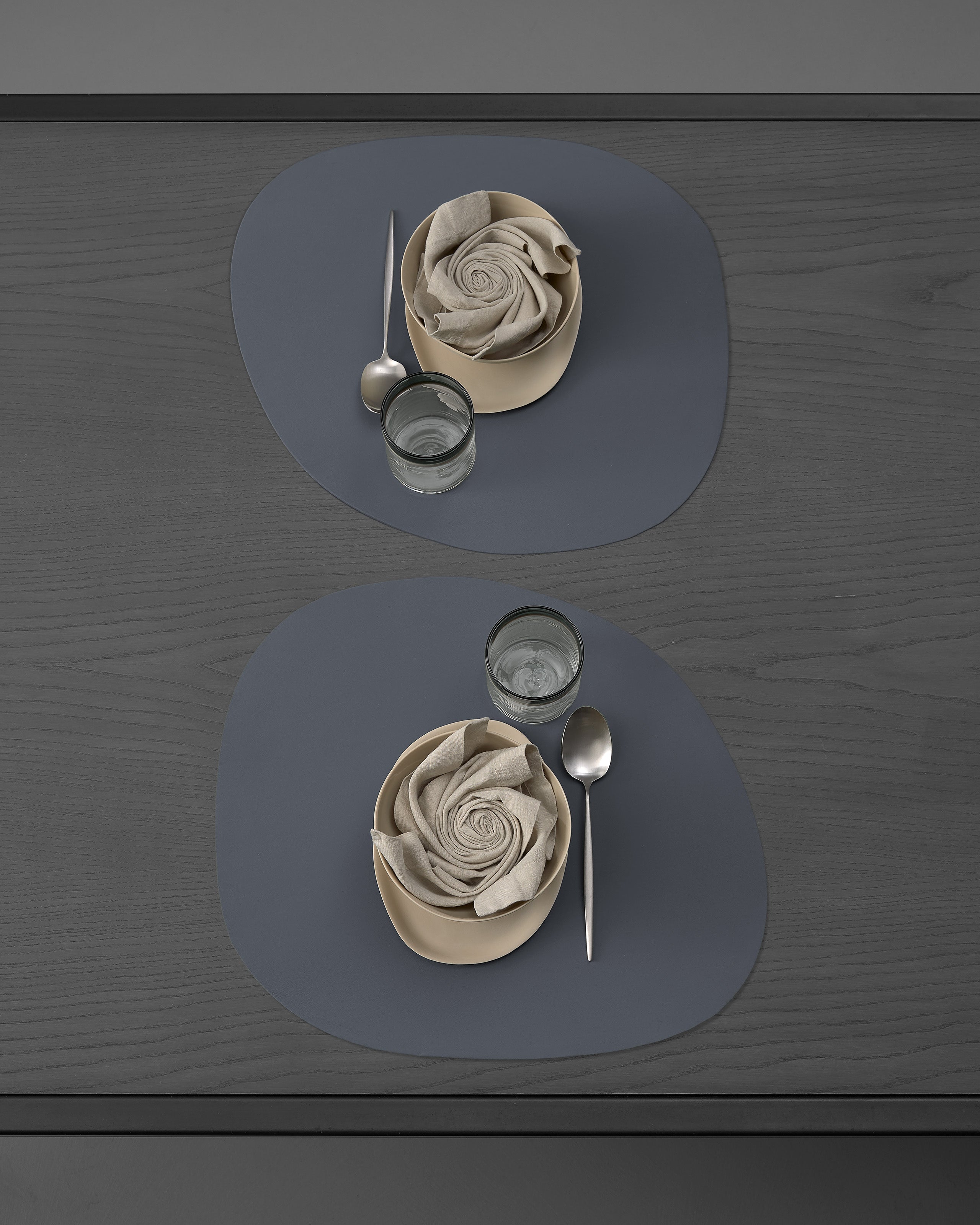 society-limonta-foam-sottopiatti-set-tavola-in-nylon-riciclato image 1