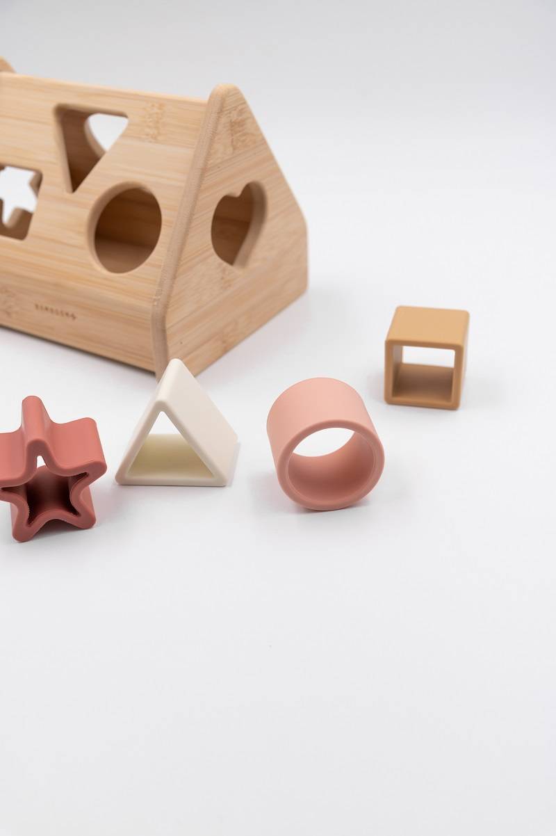bamboom-casetta-puzzle-in-legno-e-silicone-rosa-04 image 3