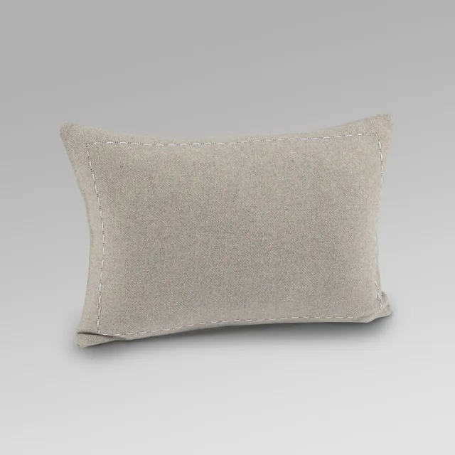 rivolta-carmignani-ecurie-d-angers-cuscino-boudoir-30x40-cashmere image 1