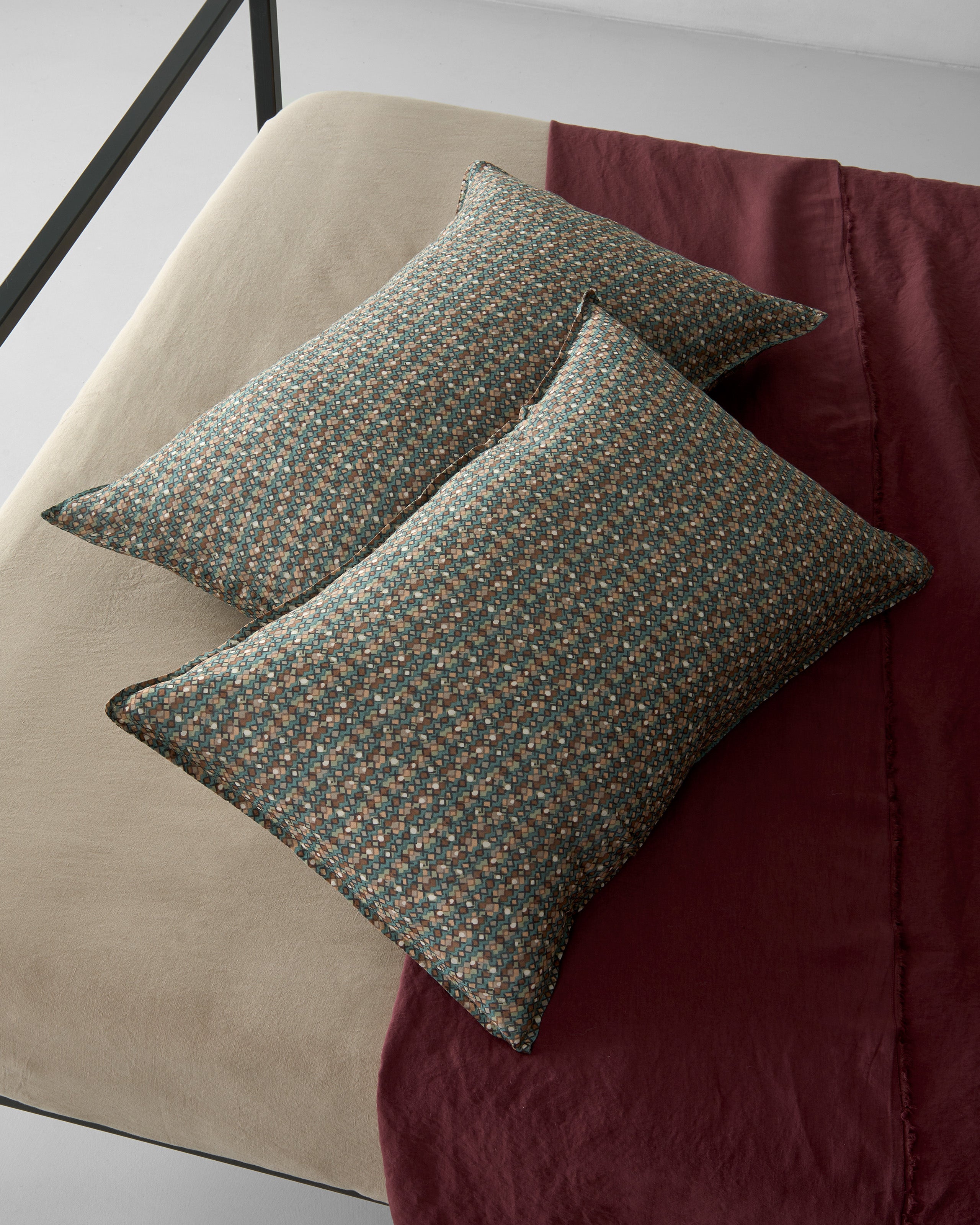 society-limonta-nap-mant-set-2-federe-in-ramie-con-motivo-geometrico image 3