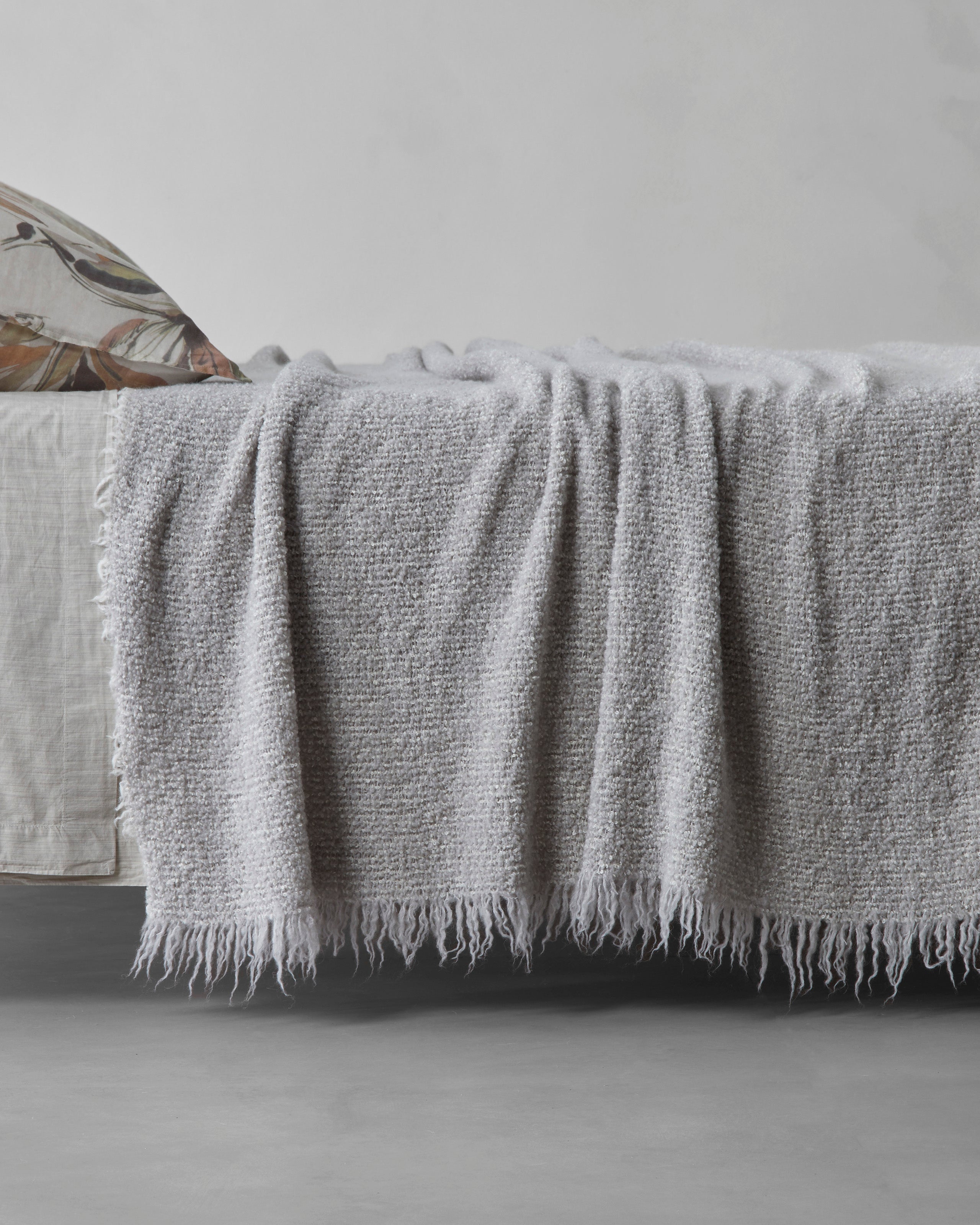 society-limonta-tuis-coperta-in-alpaca-boucl-con-frange image 3